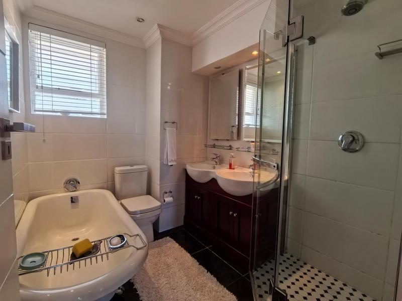 To Let 3 Bedroom Property for Rent in Green Point Upper Western Cape